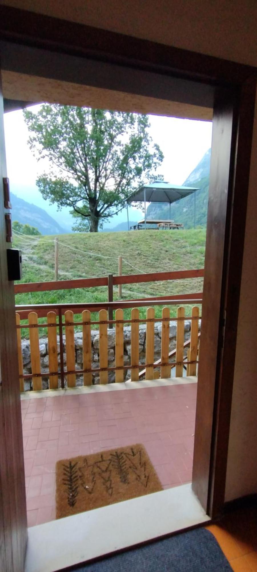 La Rustica Sul Lago Di Tenno Mansarda מראה חיצוני תמונה